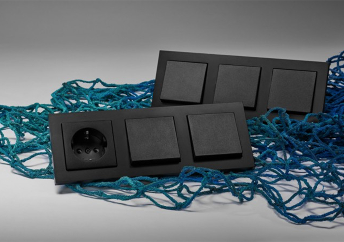 foto noticia CES 2022: Schneider Electric presenta las primeras soluciones para el hogar fabricadas con plásticos del océano reciclados para hacer los hogares más sostenibles.